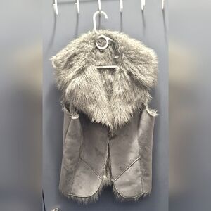 Women's Faux Suede Vest With Faux Fur Collar